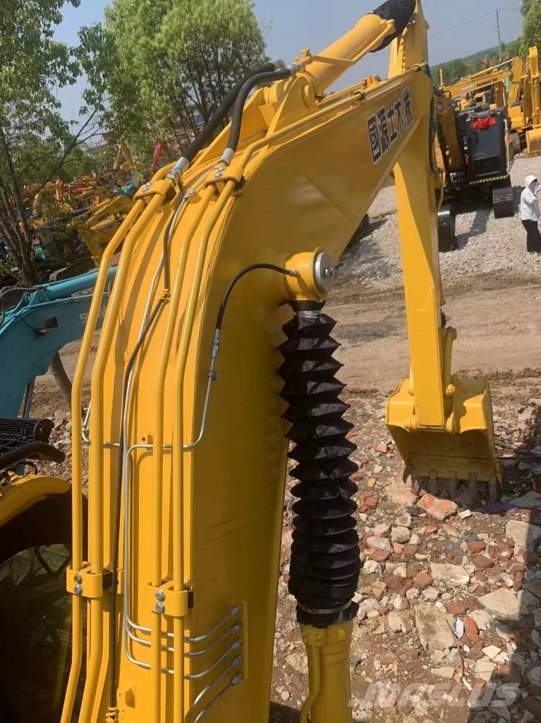 Komatsu PC 120-8 中型挖掘机