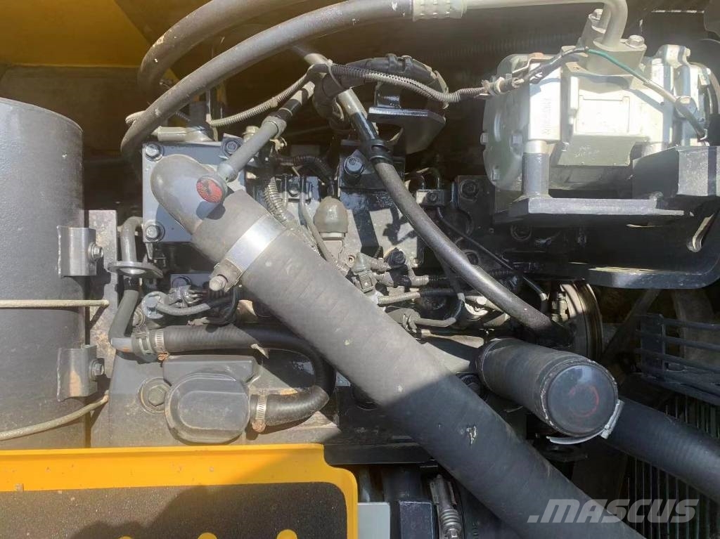 Komatsu PC 120-8 中型挖掘机