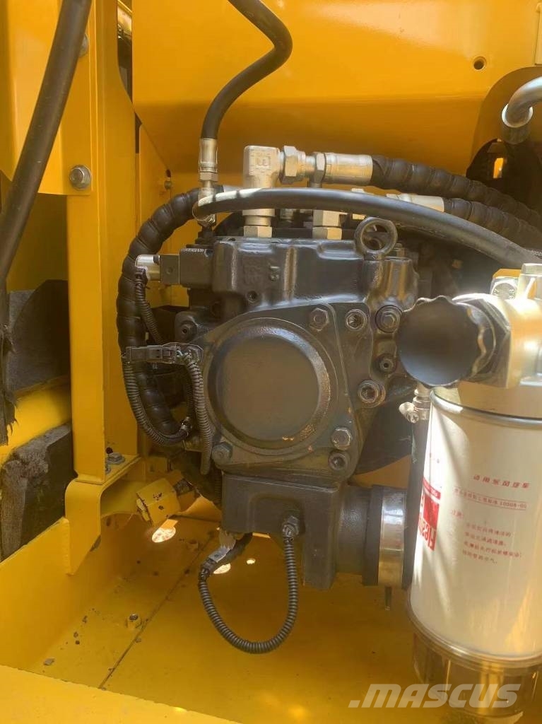 Komatsu PC 120-8 中型挖掘机