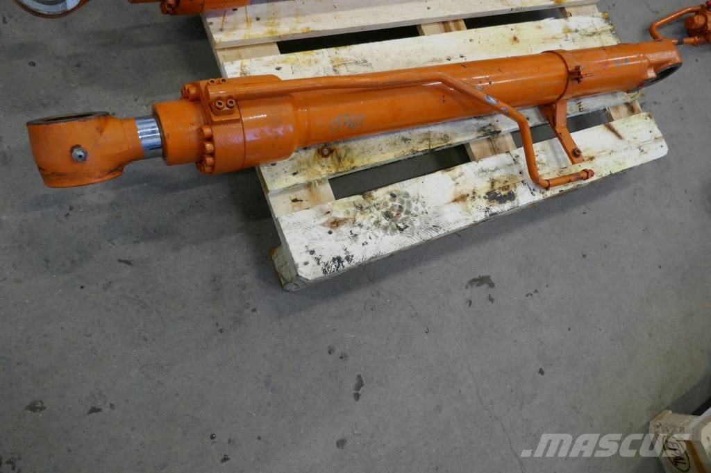 Hitachi ZX135 US, Bom kolv Hidráulica