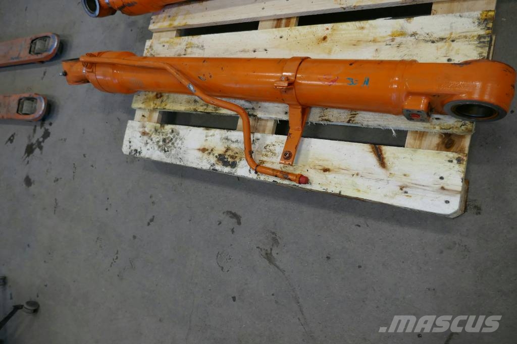 Hitachi ZX135 US, Bom kolv Hidráulica