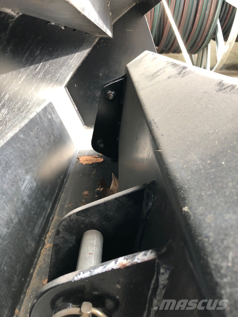 Iseki Leichtgutschaufel 120 cm für Iseki TXG + TM Modell Compact tractor attachments