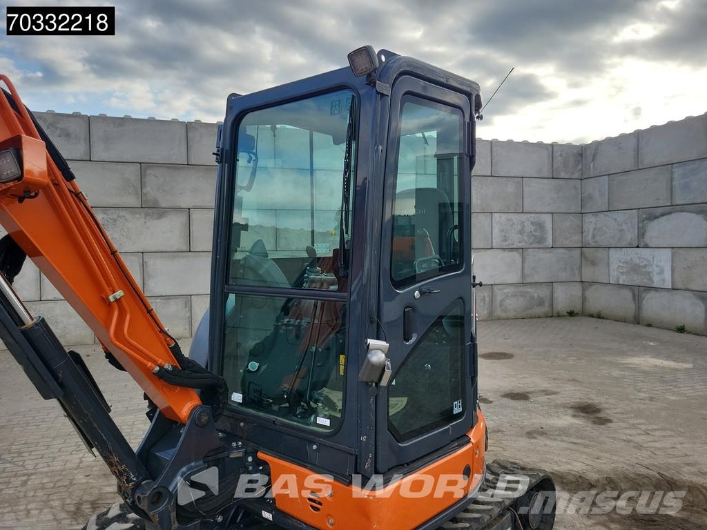 Hitachi ZX33 U-6 CLR A/C - 3 Buckets Minigraafmachines < 7t