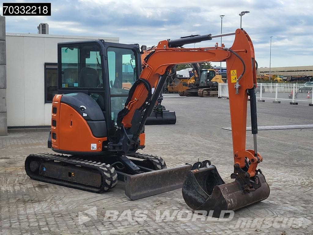 Hitachi ZX33 U-6 CLR A/C - 3 Buckets Minigraafmachines < 7t
