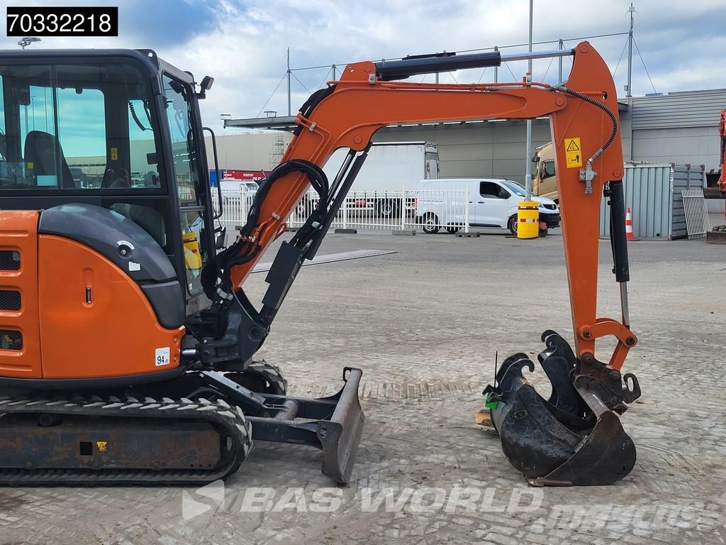 Hitachi ZX33 U-6 CLR A/C - 3 Buckets Minigraafmachines < 7t