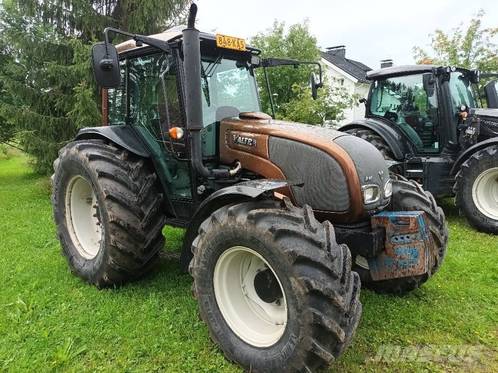 Valtra A 92 الجرارات