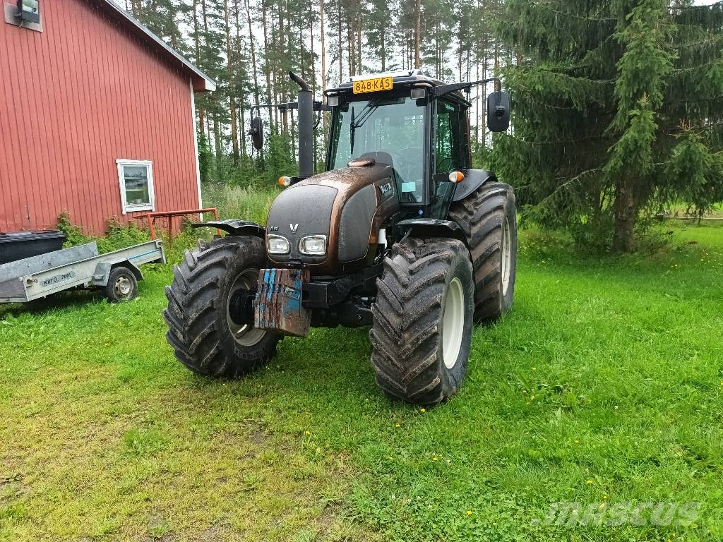 Valtra A 92 الجرارات