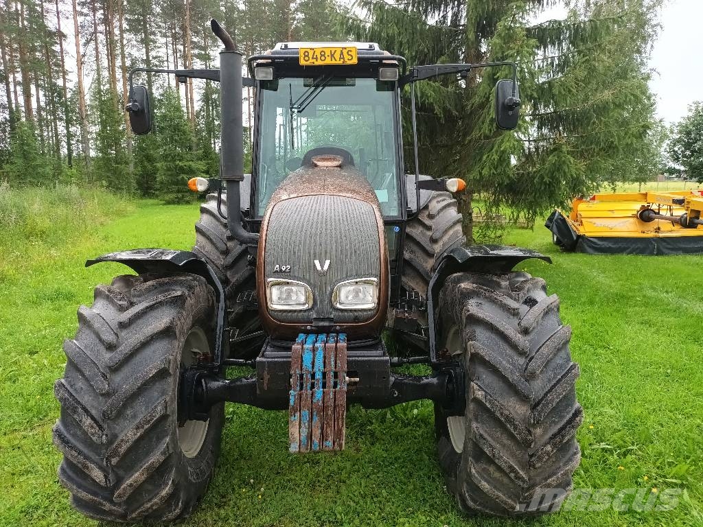 Valtra A 92 الجرارات