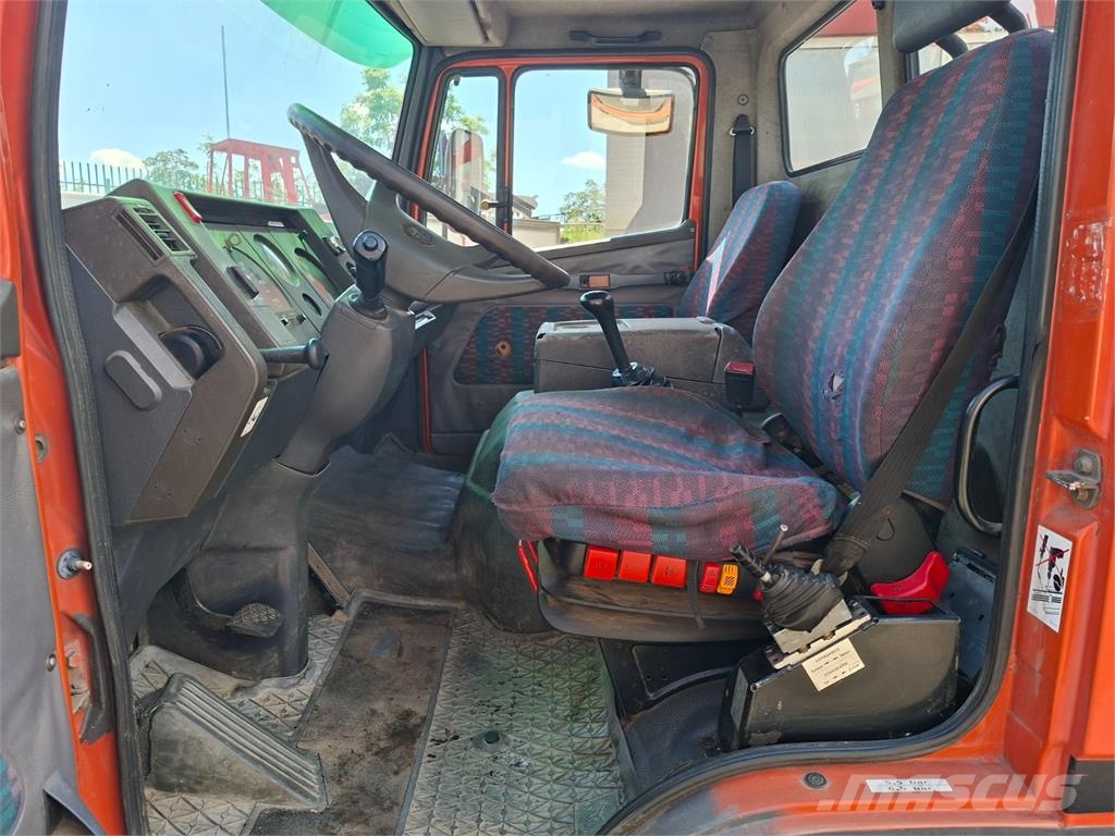 Mercedes-Benz 711 Camiones con chasís y cabina