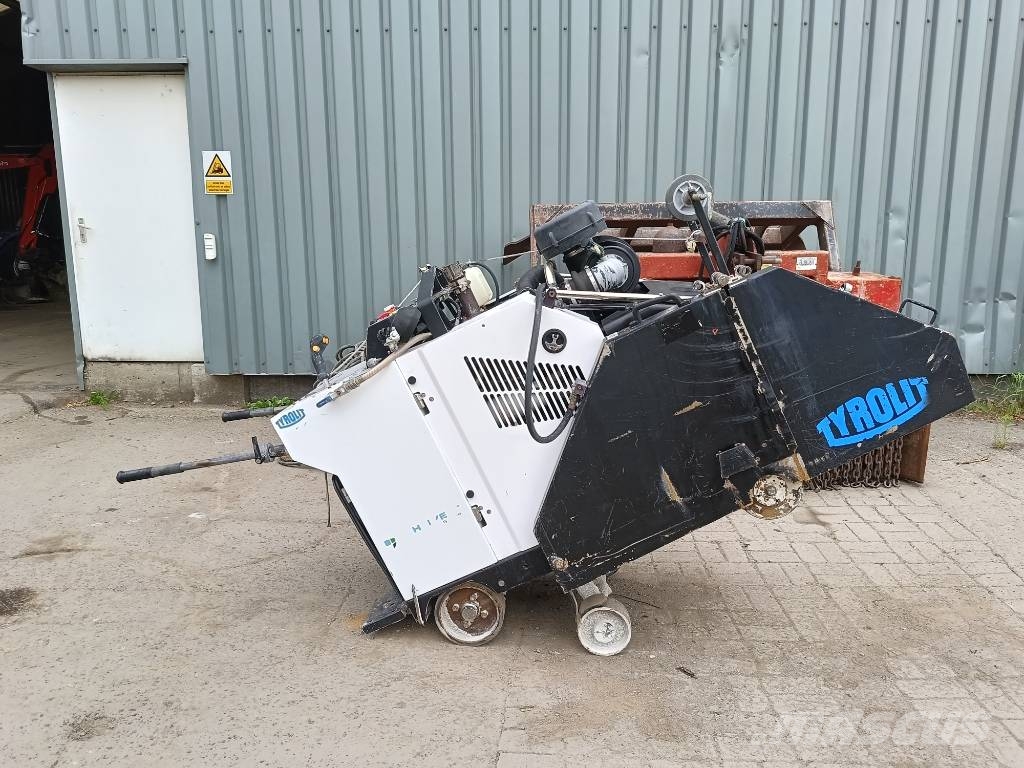 Tyrolit FSD1274P sten beton diamant zaag saw cement road Steen en betonzagen