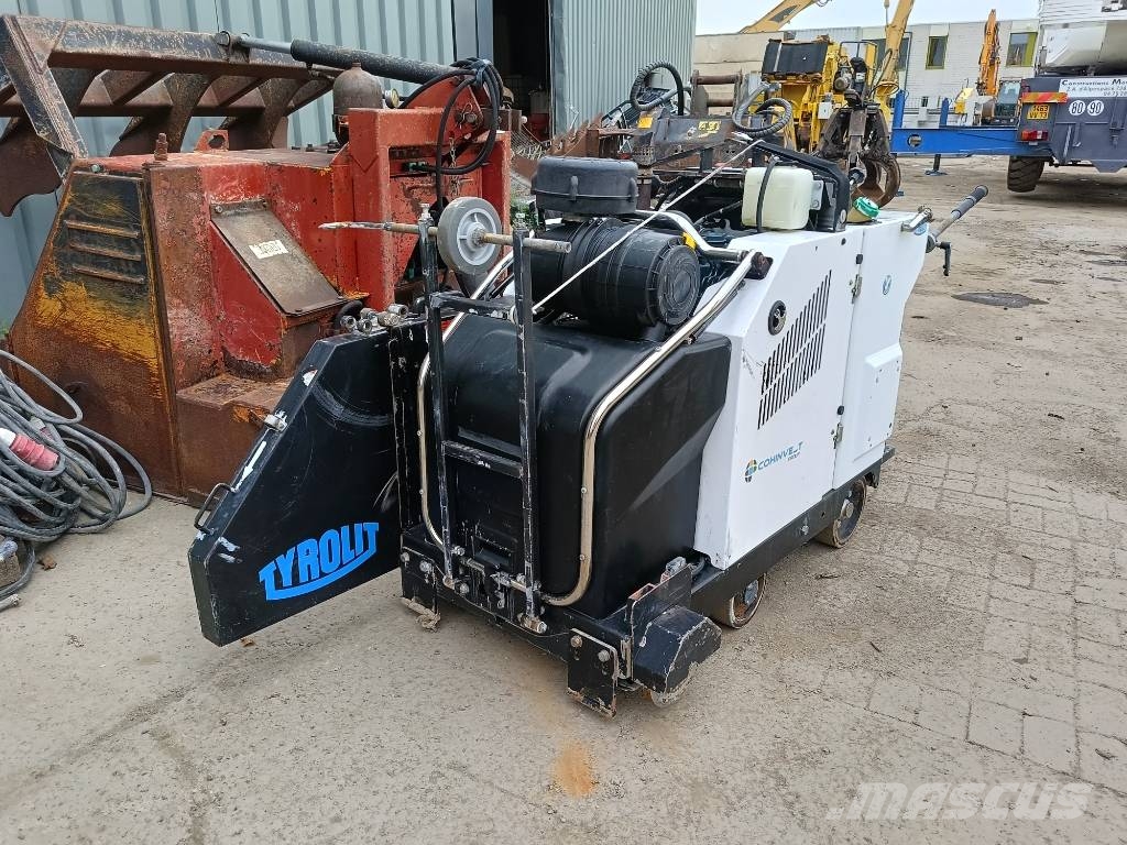 Tyrolit FSD1274P sten beton diamant zaag saw cement road Steen en betonzagen