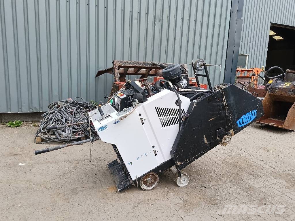 Tyrolit FSD1274P sten beton diamant zaag saw cement road Steen en betonzagen