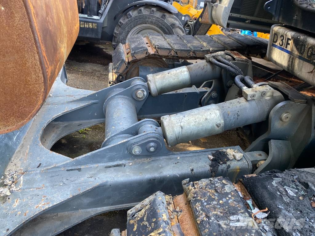 Liebherr R920 COMPACT LC / Certificat CE endommagée Bandgrävare