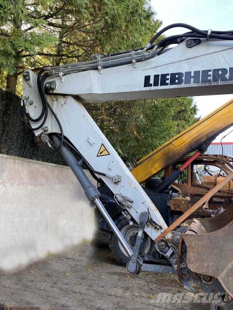 Liebherr R920 COMPACT LC / Certificat CE endommagée Crawler excavators
