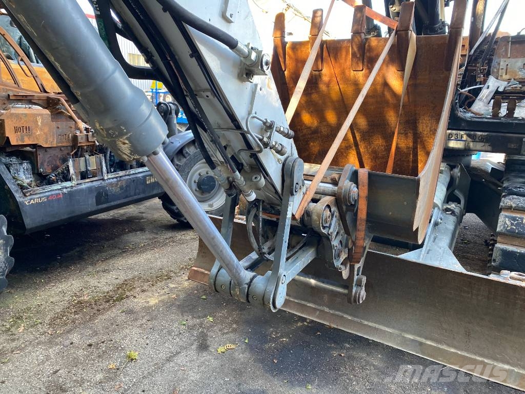 Liebherr R920 COMPACT LC / Certificat CE endommagée Crawler excavators