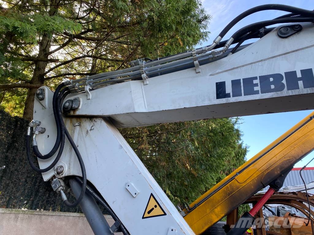 Liebherr R920 COMPACT LC / Certificat CE endommagée Crawler excavators