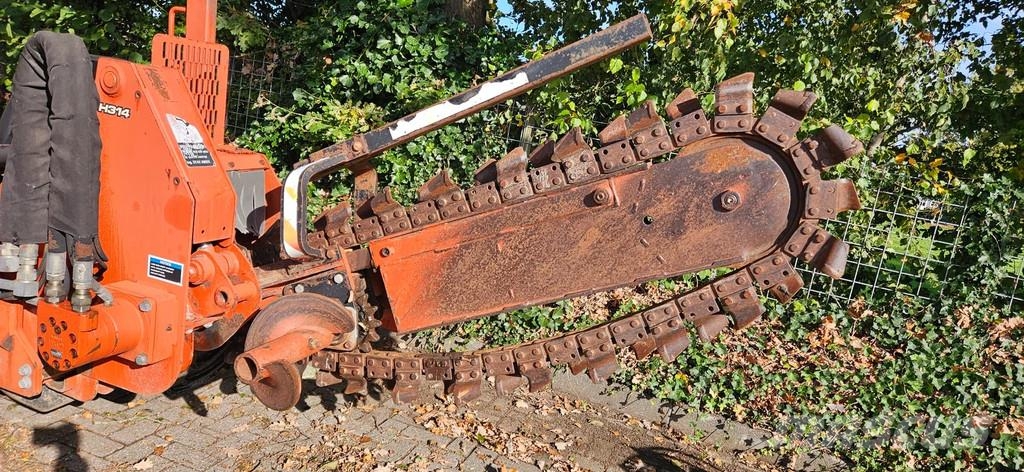 Ditch Witch RT 40 sleuven graafmachine Freze za kopanje jarkov Trenčerji