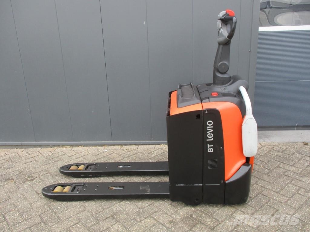 BT LPE200 Low lifter with platform