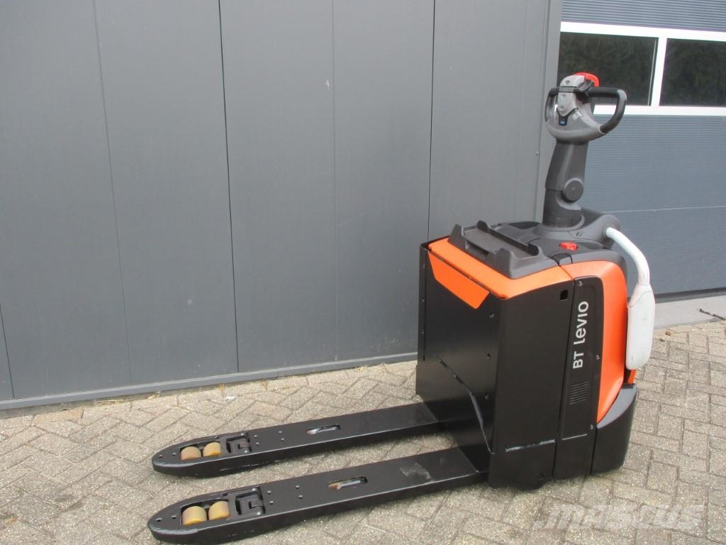 BT LPE200 Low lifter with platform
