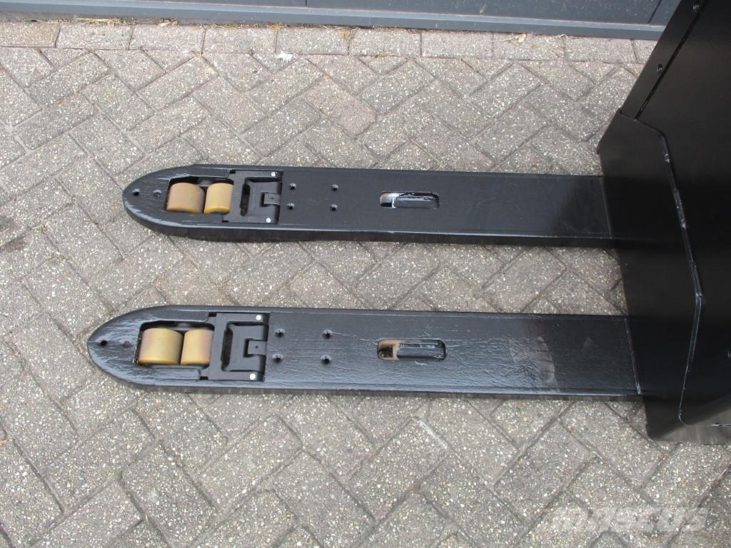 BT LPE200 Low lifter with platform