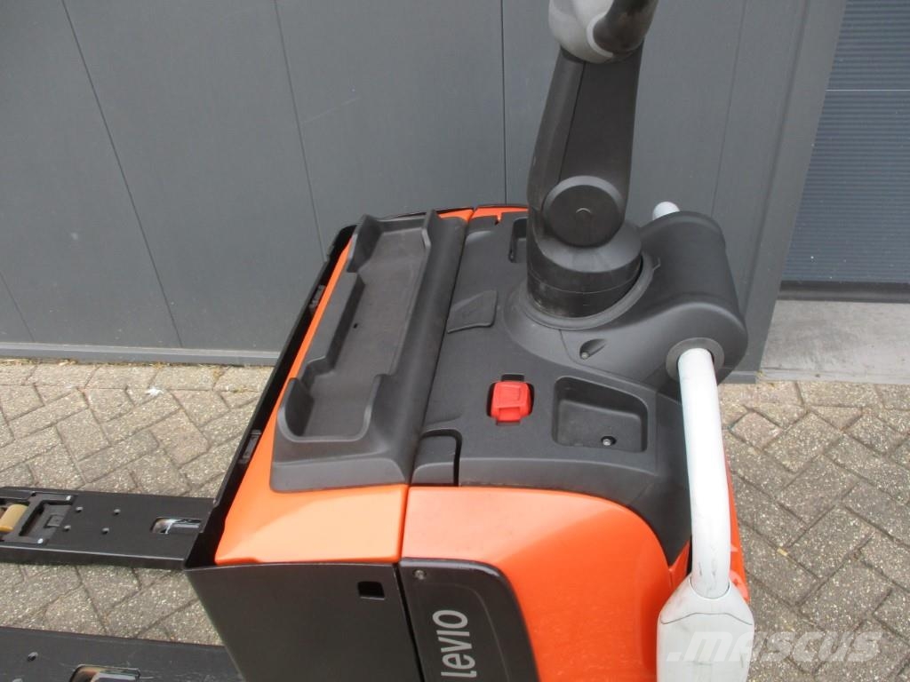 BT LPE200 Low lifter with platform