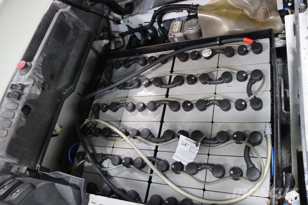 Nissan AG2N1L20Q شاحنات ذات رافعات شوكية تعمل بالكهرباء