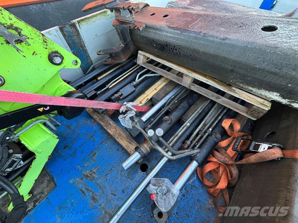 Volvo FH540 8x4/4 + Effer 955 8S 2017 CRANE DAMAGED / Ef Kamioni sa kranom