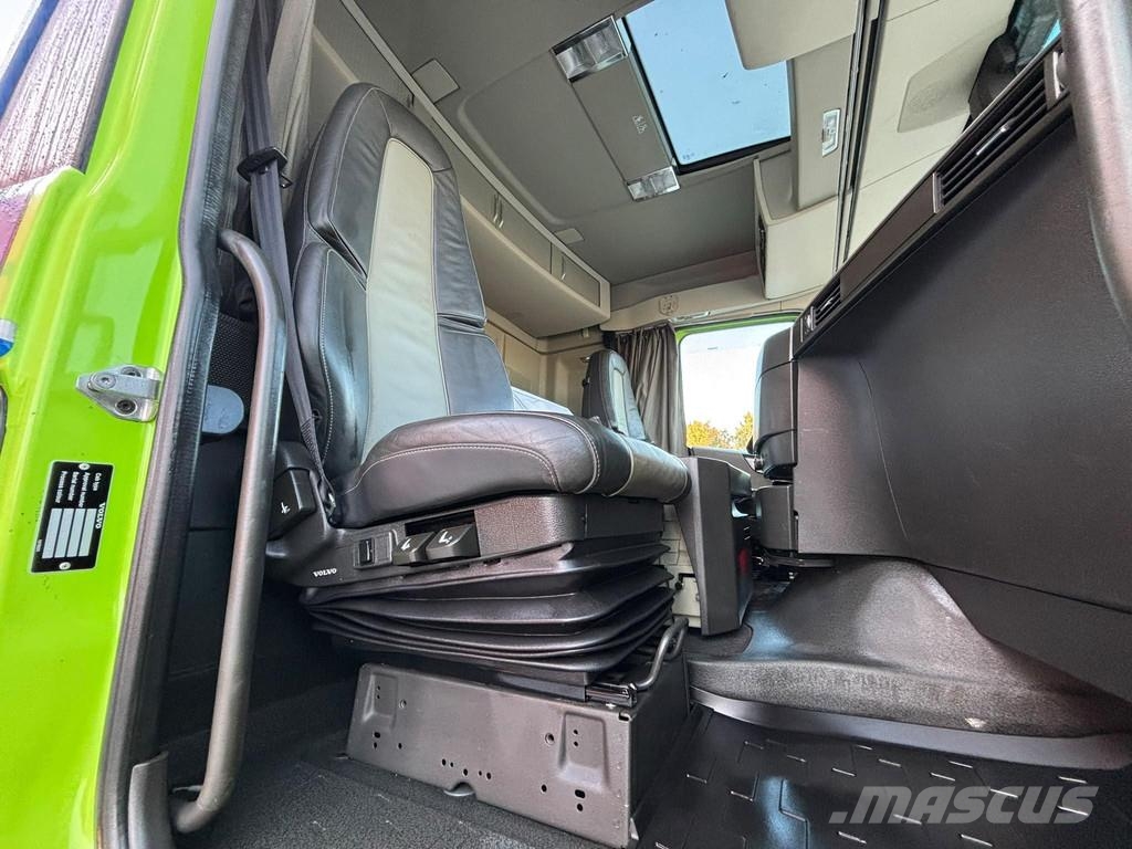 Volvo FH540 8x4/4 + Effer 955 8S 2017 CRANE DAMAGED / Ef Kamioni sa kranom