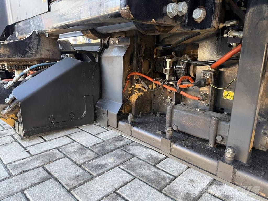 CAT AP 655F Asfaltafwerkmachines