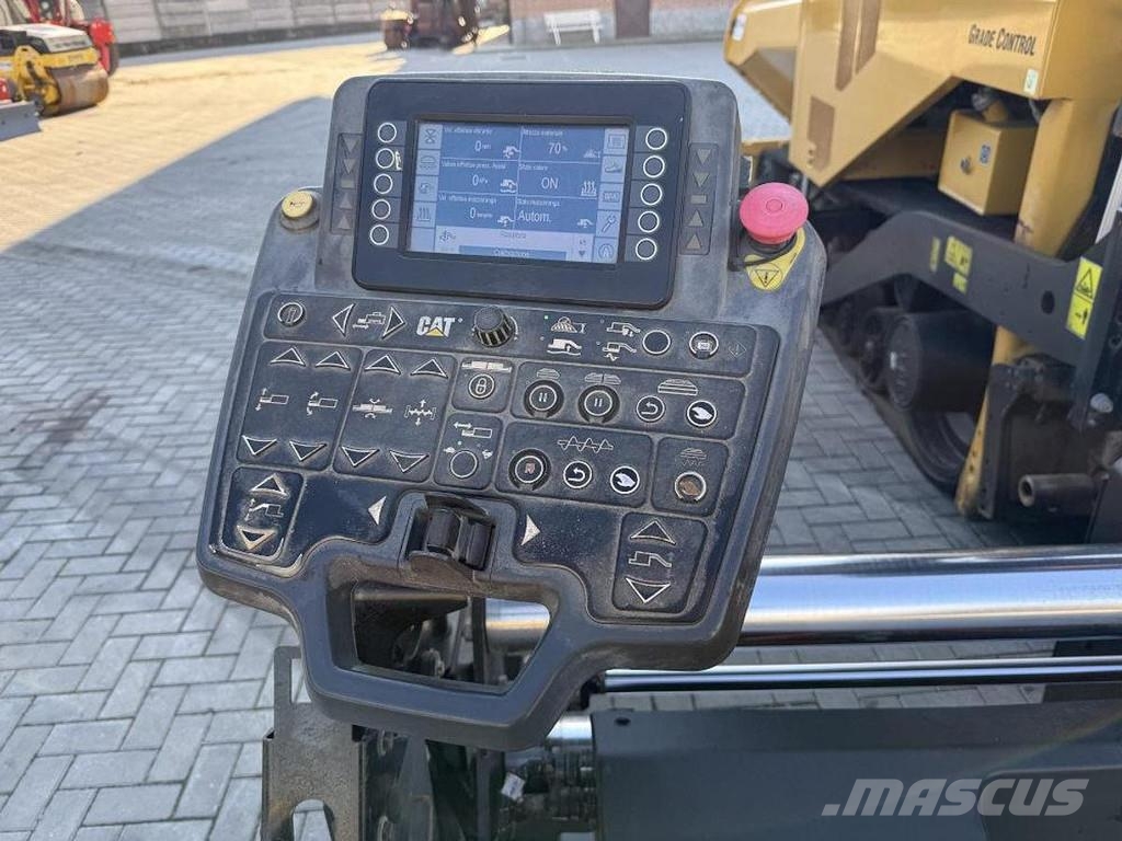 CAT AP 655F Asfaltafwerkmachines