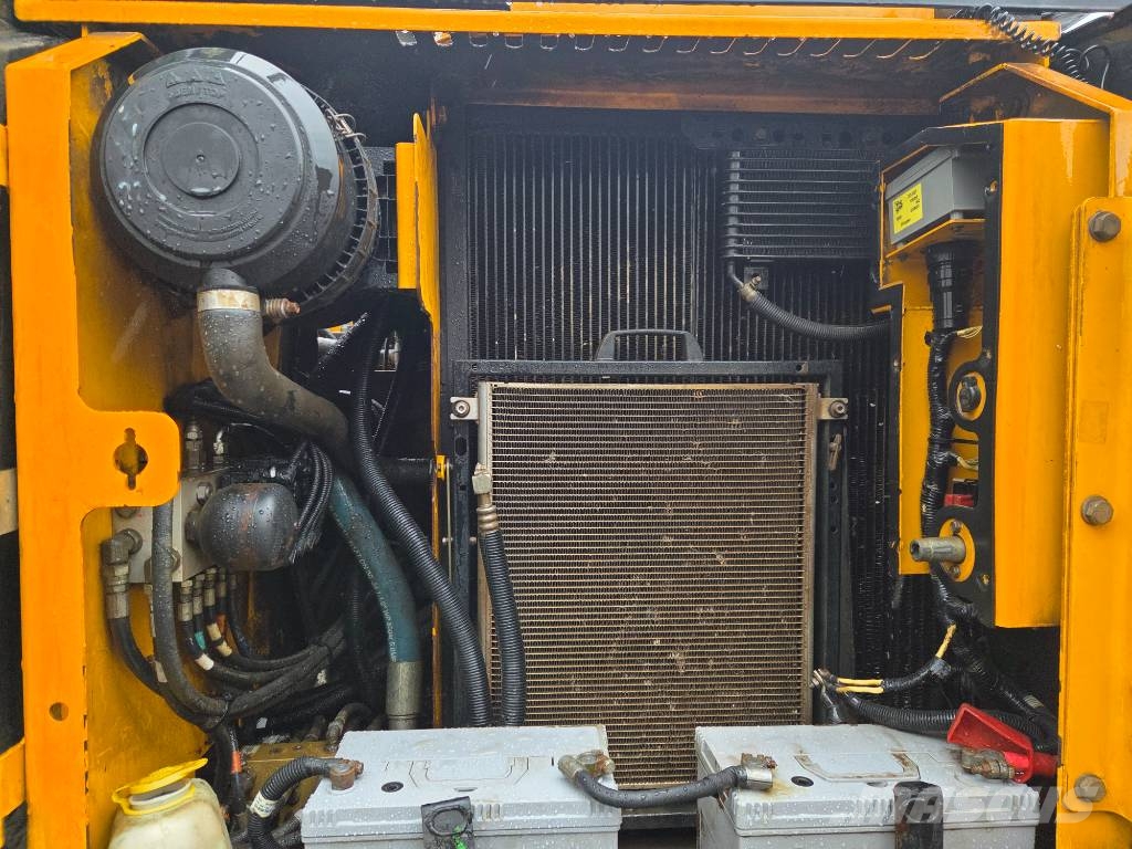 JCB JS 130 LC Escavadeiras de esteiras