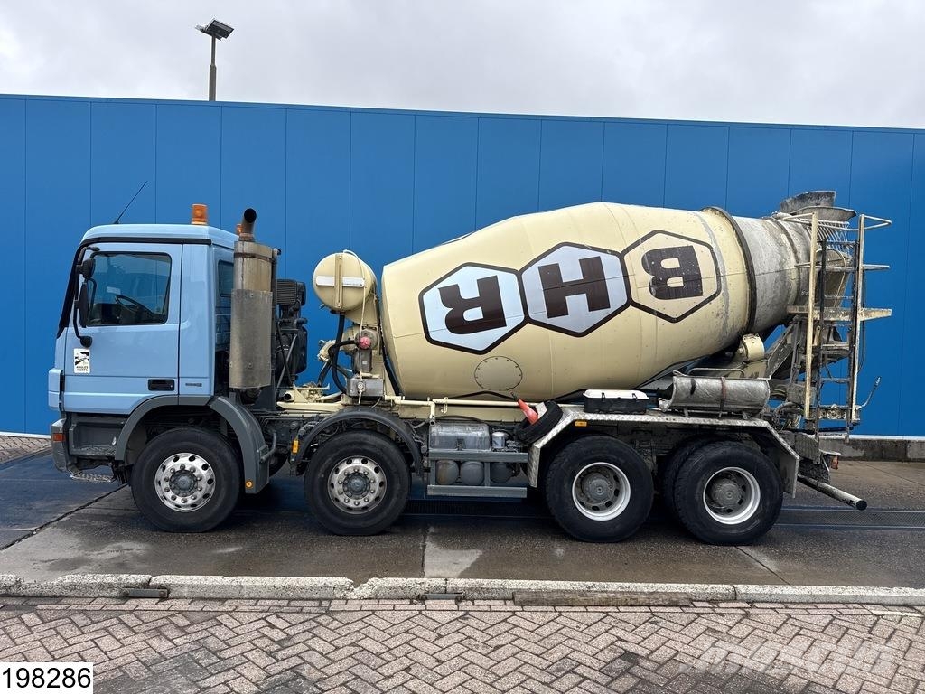 Mercedes-Benz Actros 3236 8x4, EPS, Steel suspension, Liebherr 混凝土搅拌车