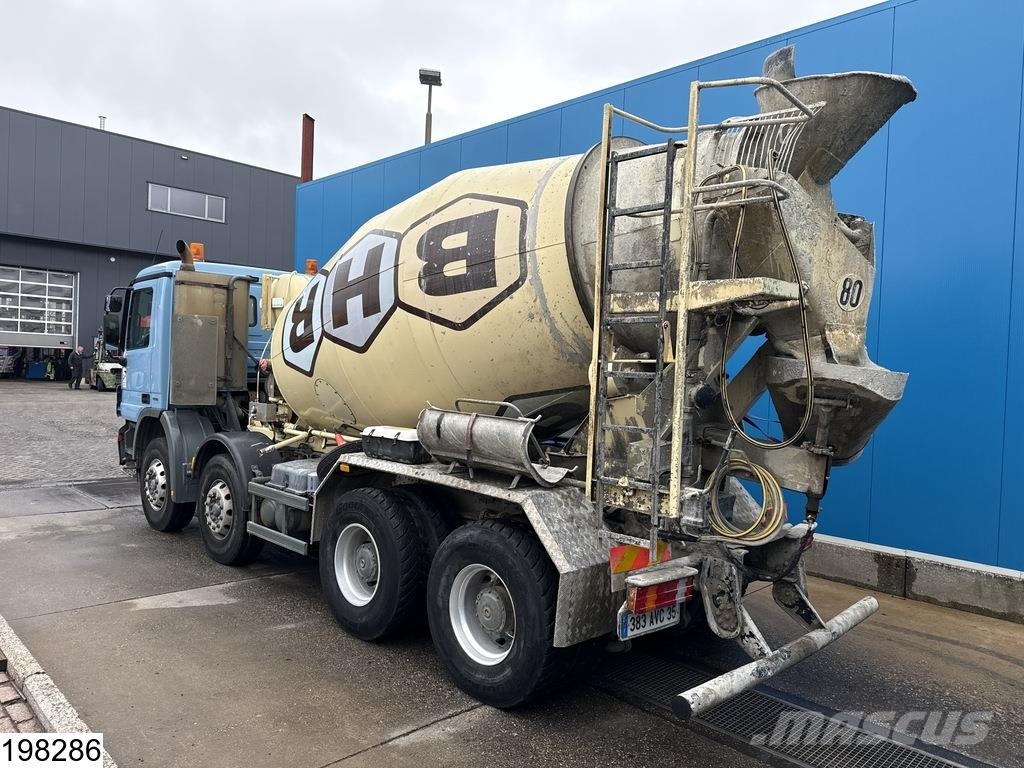 Mercedes-Benz Actros 3236 8x4, EPS, Steel suspension, Liebherr 混凝土搅拌车