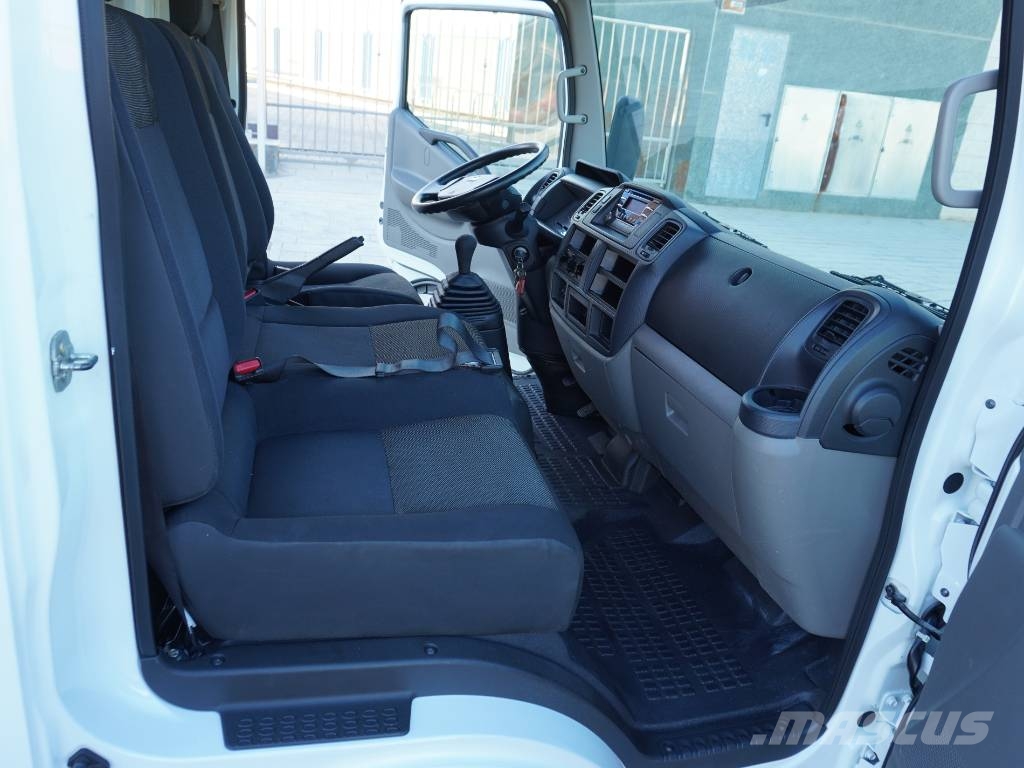 Nissan NT400 35.13 BASCULANTE ***32.000 KMS*** Bañeras basculantes usadas