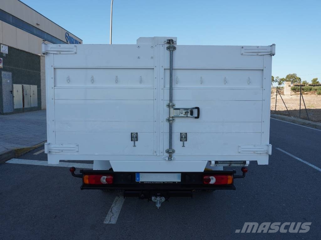Nissan NT400 35.13 BASCULANTE ***32.000 KMS*** Bañeras basculantes usadas