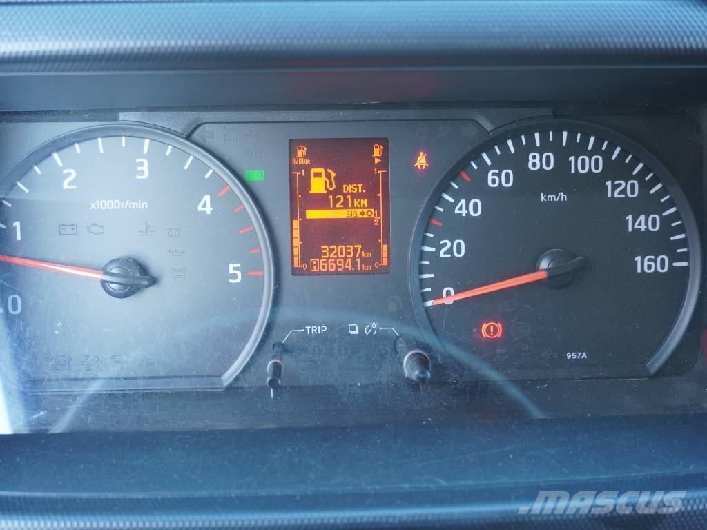 Nissan NT400 35.13 BASCULANTE ***32.000 KMS*** Bañeras basculantes usadas