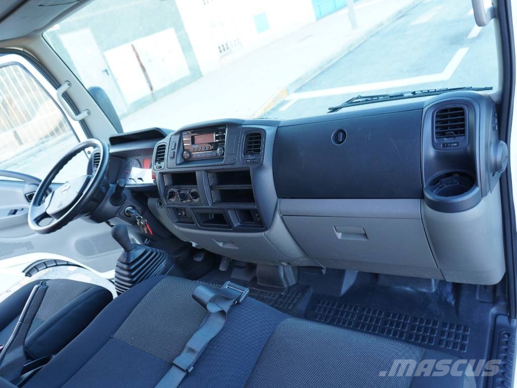 Nissan NT400 35.13 BASCULANTE ***32.000 KMS*** Bañeras basculantes usadas