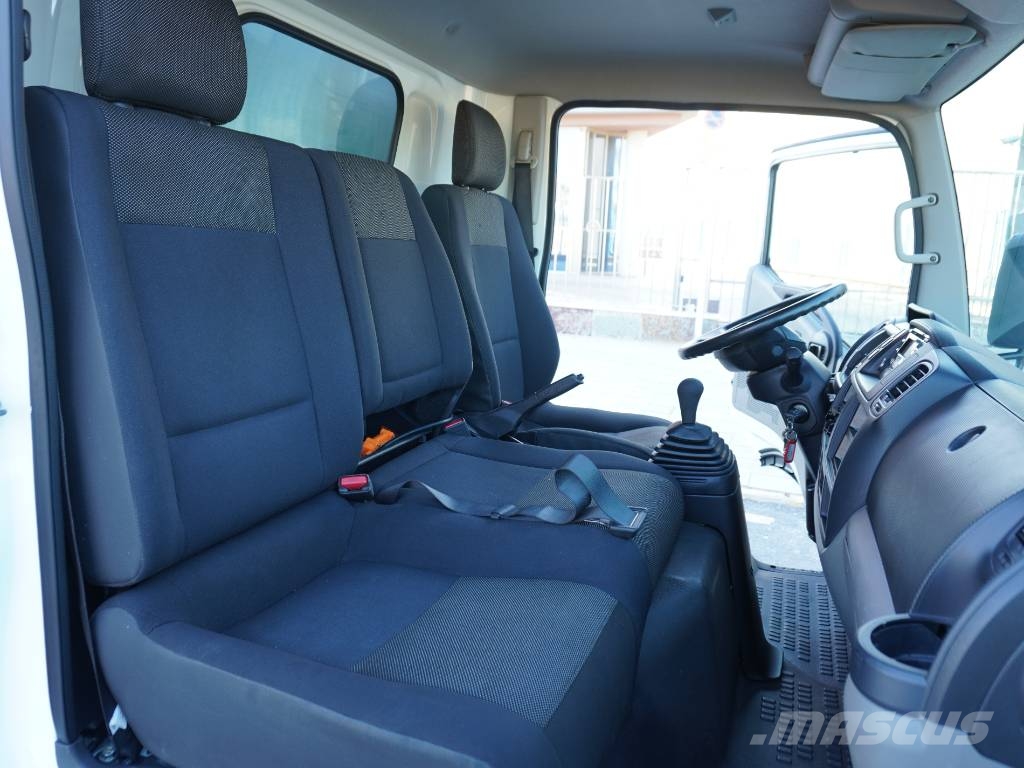 Nissan NT400 35.13 BASCULANTE ***32.000 KMS*** Bañeras basculantes usadas