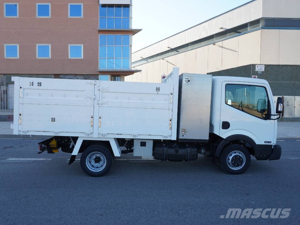 Nissan NT400 35.13 BASCULANTE ***32.000 KMS*** Bañeras basculantes usadas