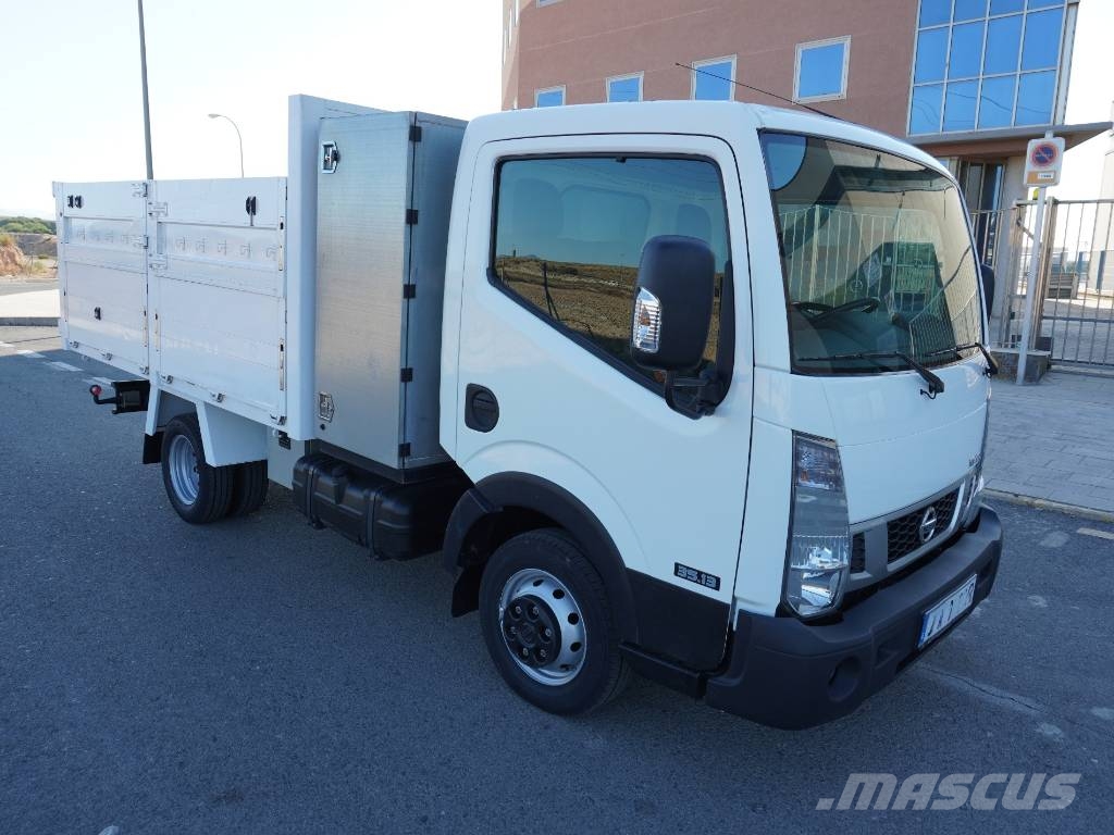 Nissan NT400 35.13 BASCULANTE ***32.000 KMS*** Bañeras basculantes usadas