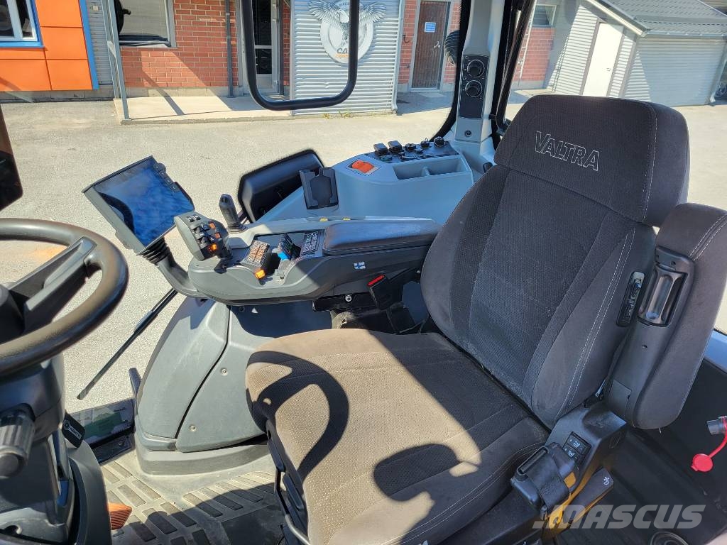 Valtra T 215 V Traktorer
