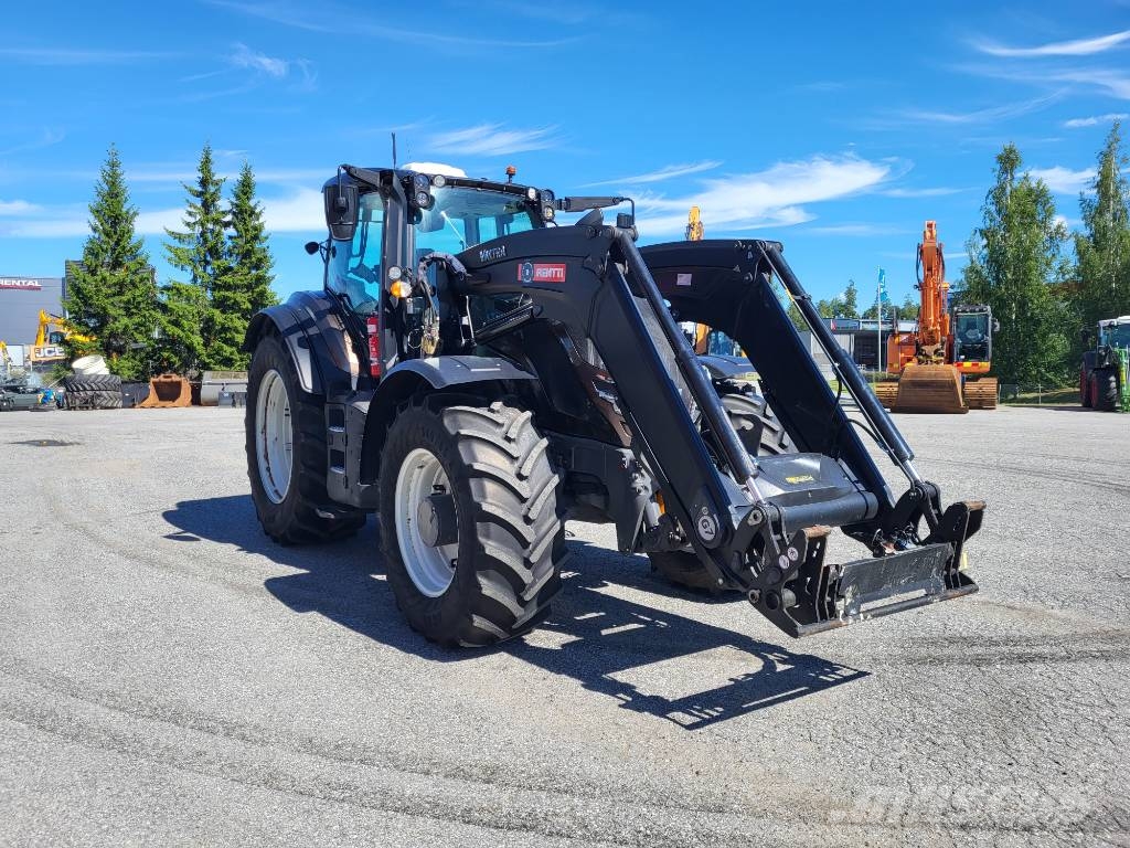 Valtra T 215 V Traktorer