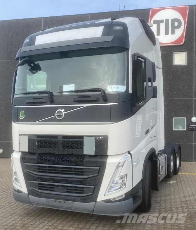 Volvo Vehicle Tractor 6x2/2 Standard Trækkere