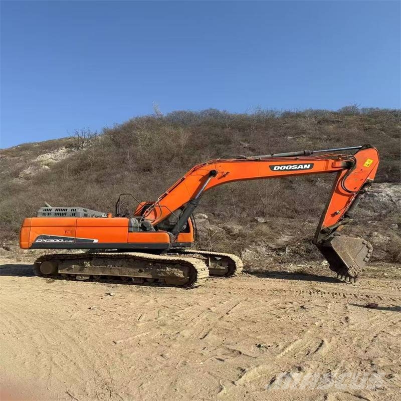 Doosan DX 300 LCA Kāpurķēžu ekskavatori