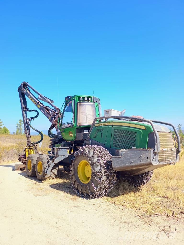 John Deere 1070 G Harvester