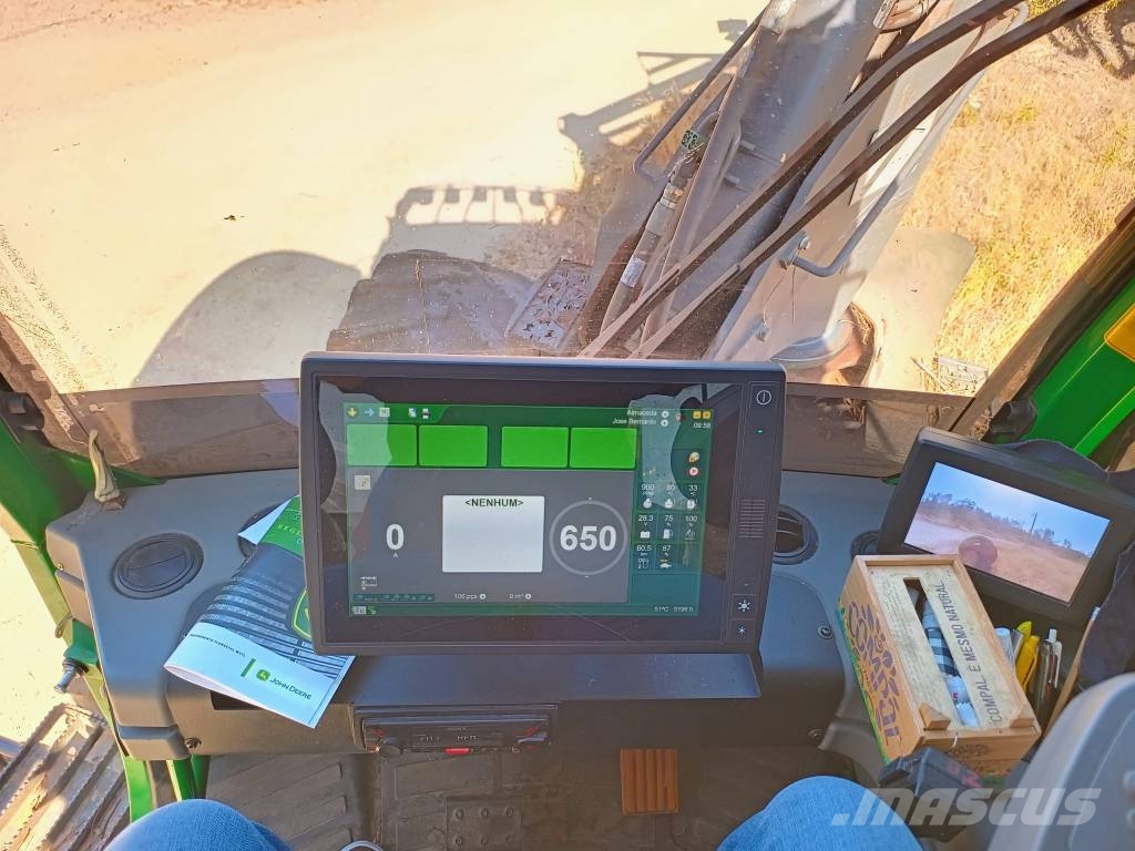John Deere 1070 G Harvester