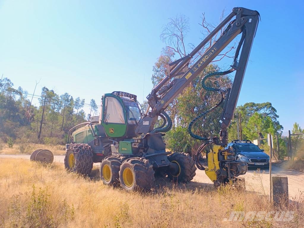 John Deere 1070 G Harvester