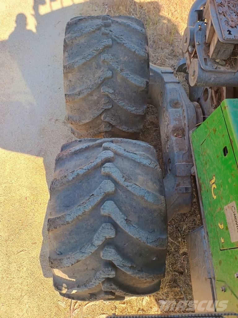 John Deere 1070 G Harvester