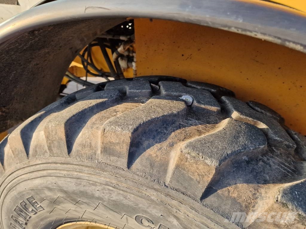 New Holland W 70 TC Chargeuse sur pneus