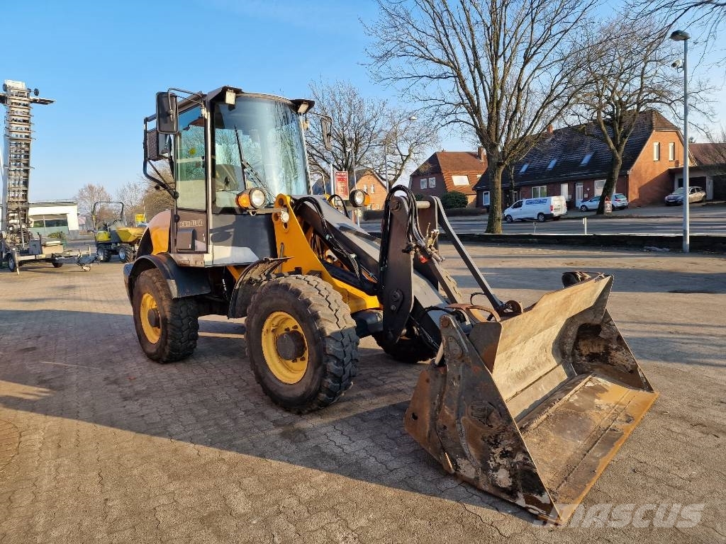 New Holland W 70 TC Chargeuse sur pneus